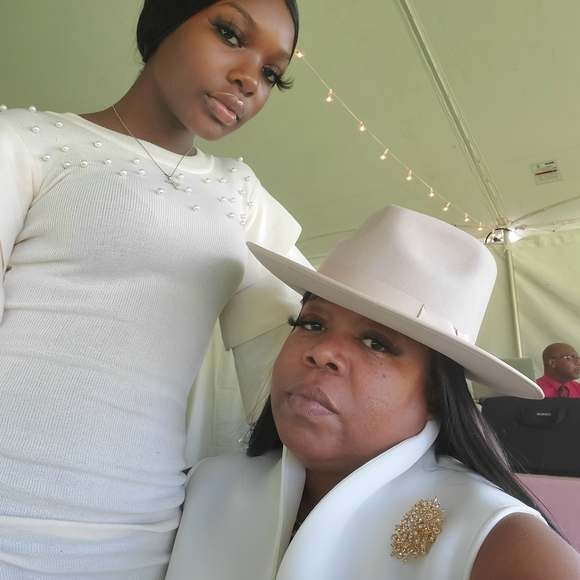 Meet your Posher, Almitra - Picture 3 of 12